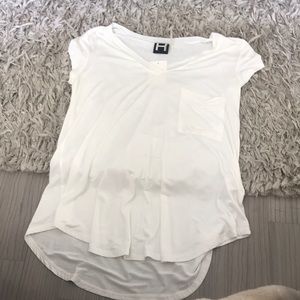 Basic whit tee with pocket